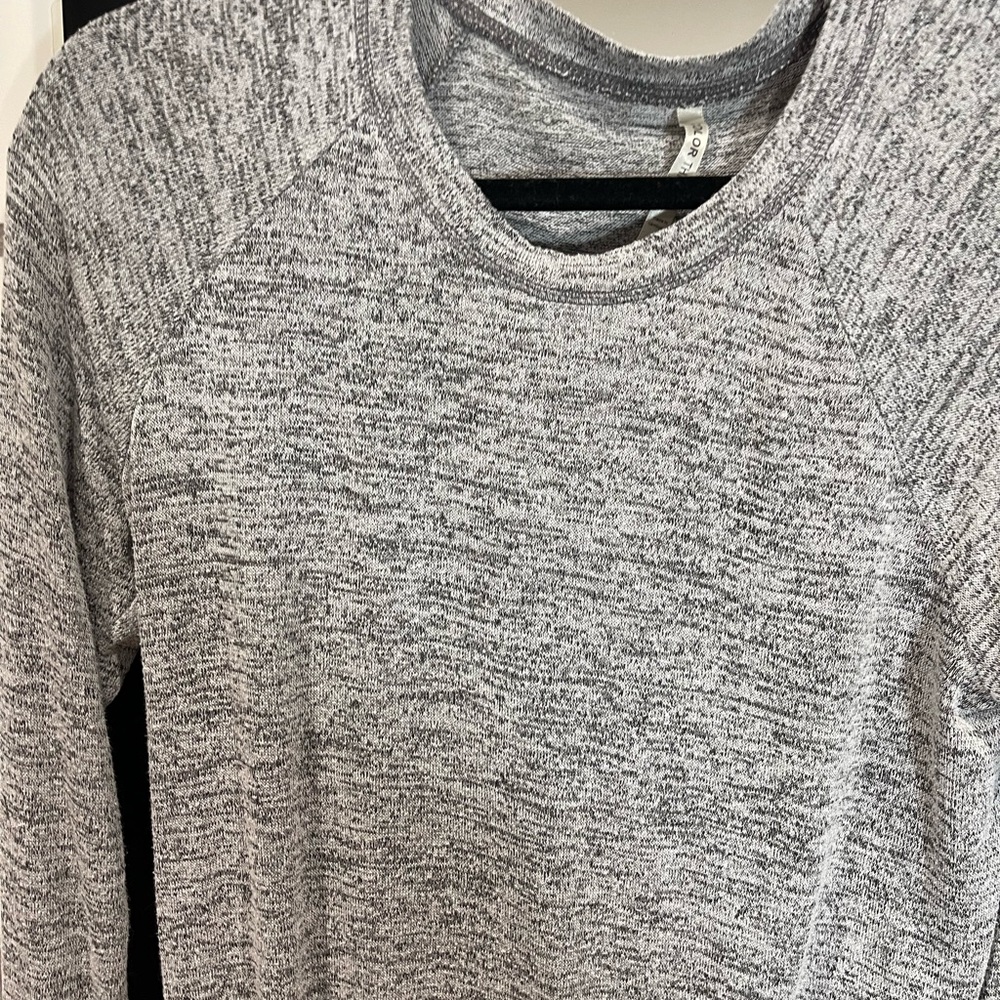 Color Thread gray knit, sweater, size medium - Picture 5 of 6
